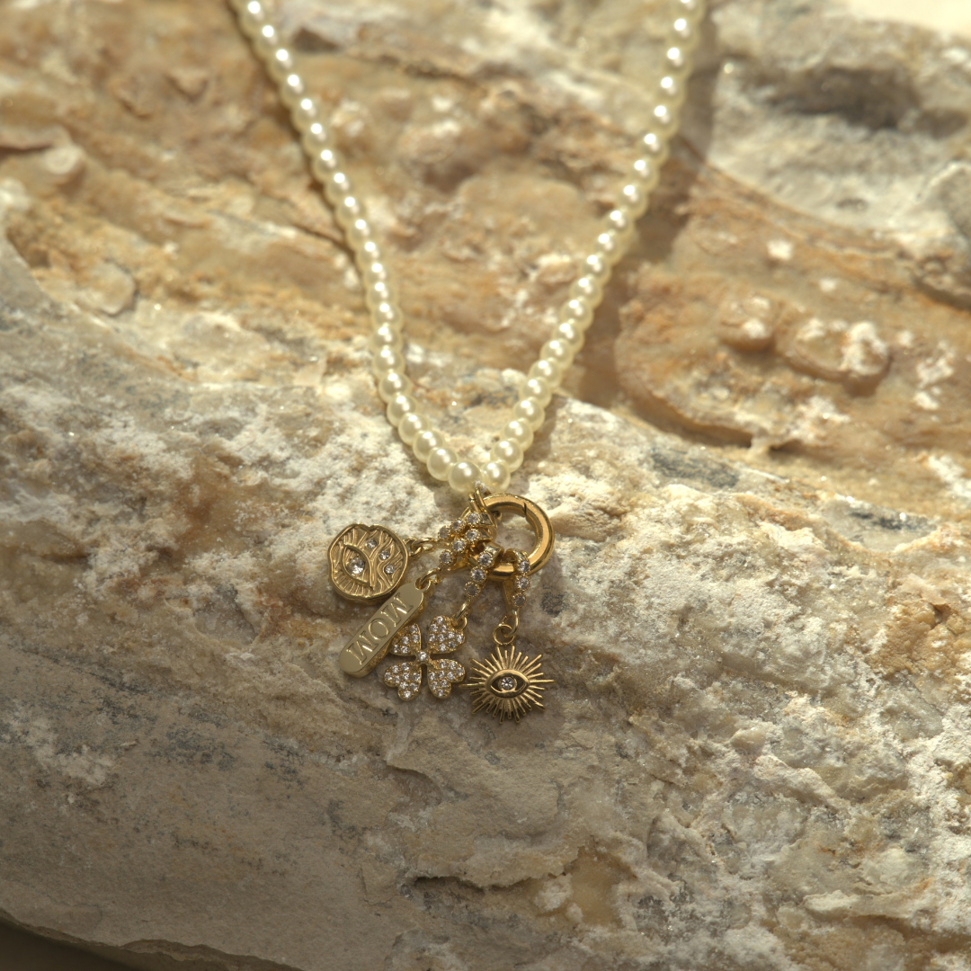Radiant_Tiny_Eye_Charm_f4837554-ac7f-44e8-97fe-ef1b6be9012f.png