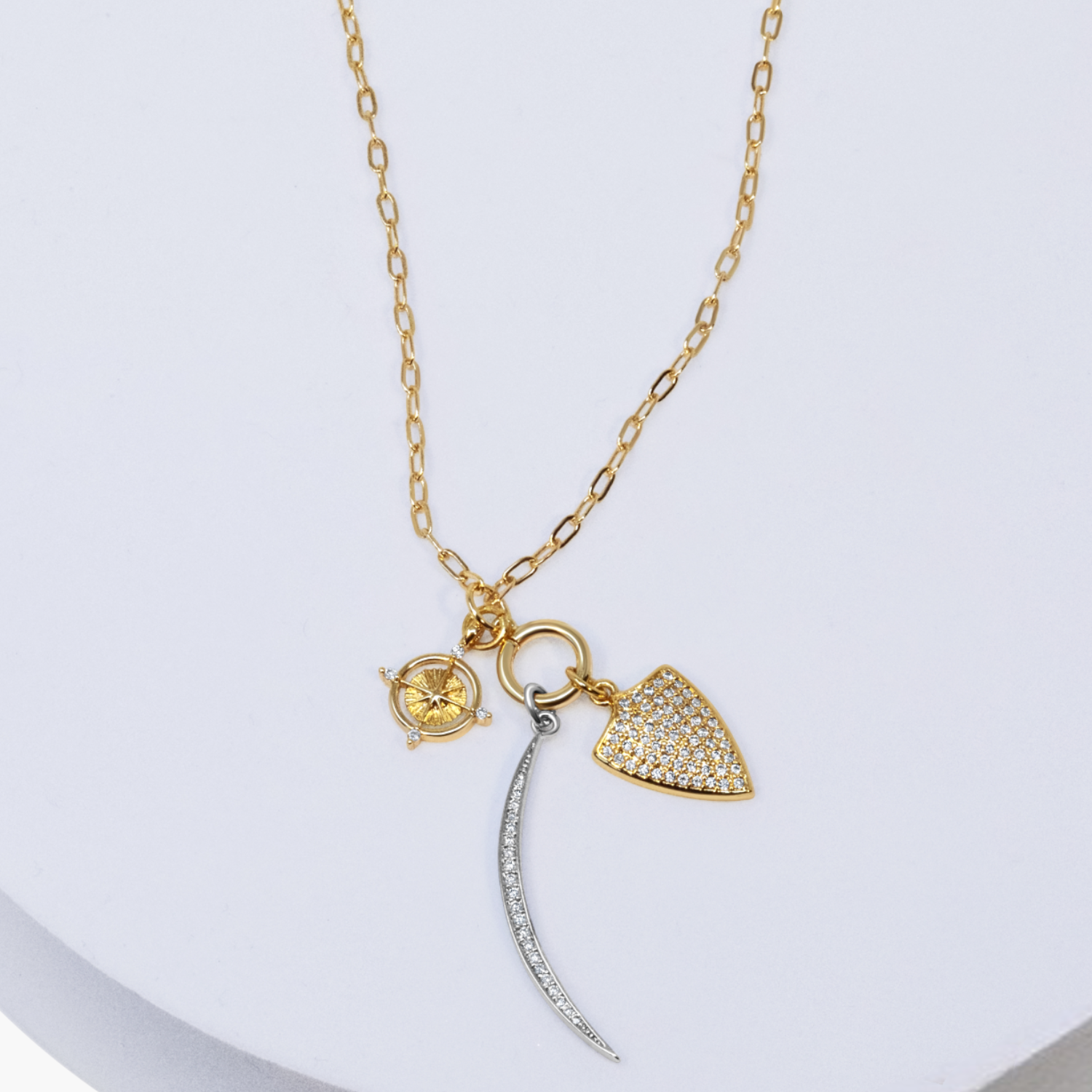 amulet-PhotoRoom_7a10af41-4b13-4270-afa4-5487635116ac.png