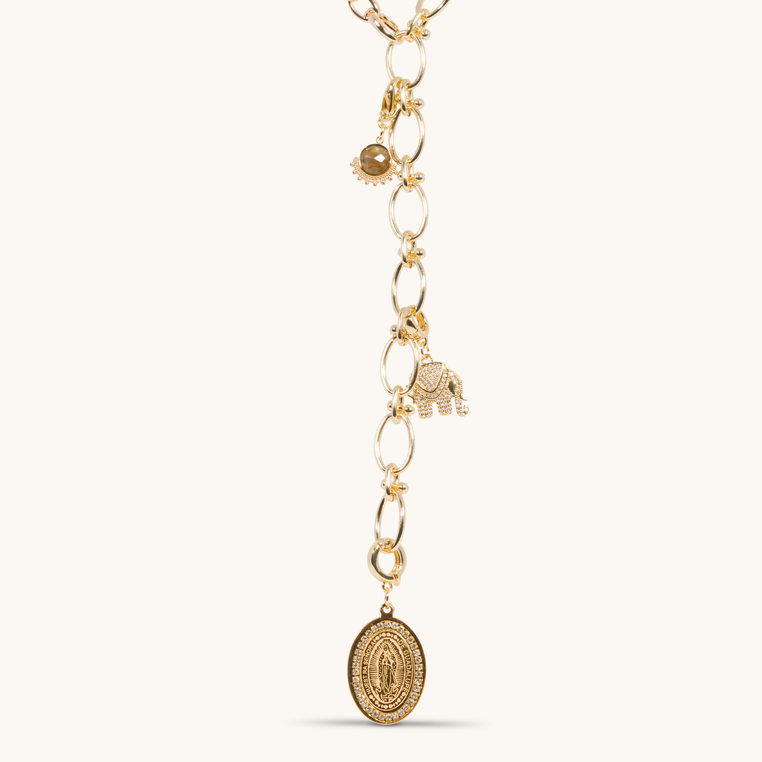 oval_link_charm_chain_close_up-Photoroom.png